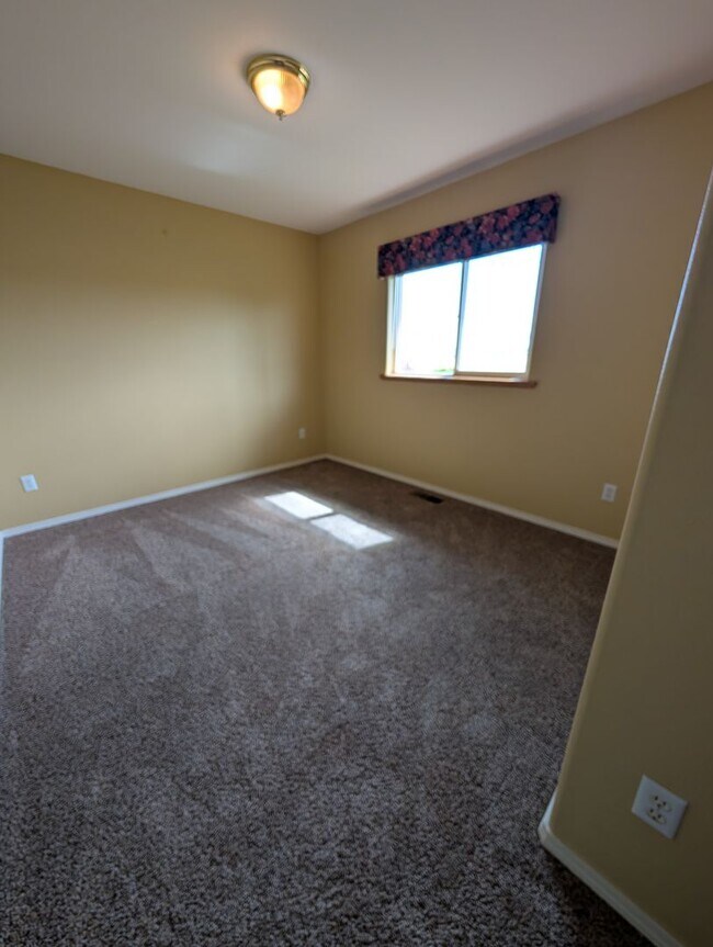 Building Photo - Gorgeous 3 Bedroom 2 Bath Condo - Deck with a View!