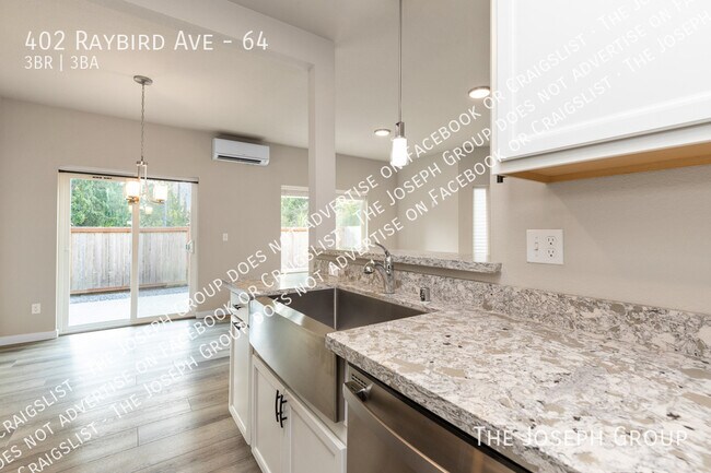 Building Photo - 402 Raybird Ave