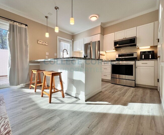 Building Photo - 330 Hanover Arms Ct