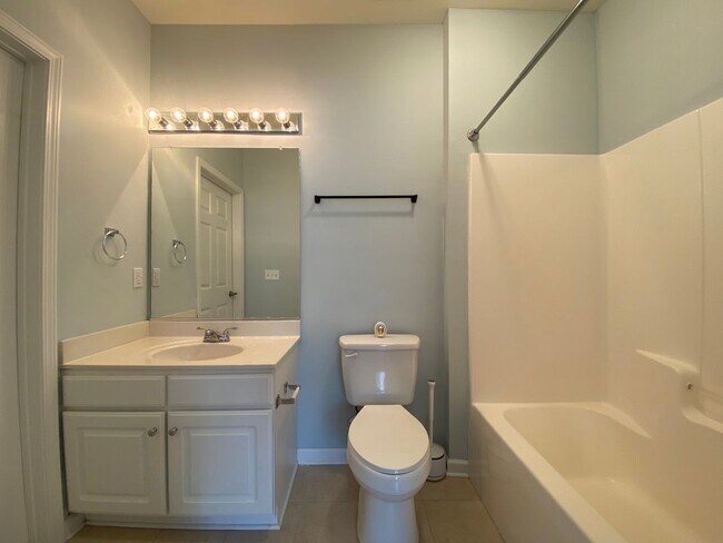 Building Photo - 6981 Hanesbrook Cir