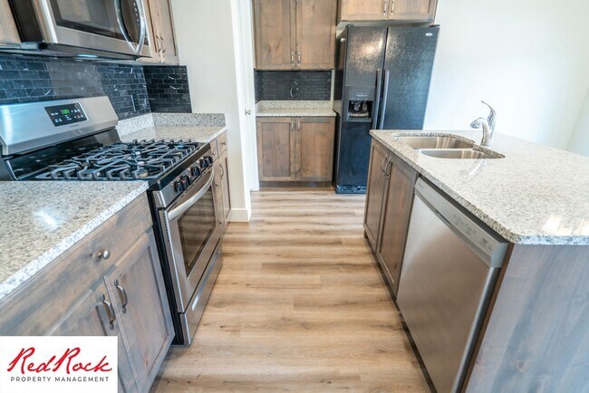 Building Photo - Adorable Stand Alone 4 Bedroom Corner Unit with Fully Fenced Backyard. Small Dogs Welcome.