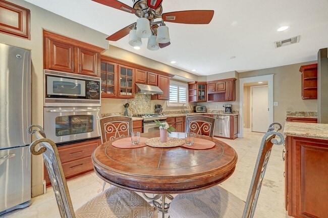 Building Photo - Charming 4 bedroom 3 bath fully furnished pool home in the heart of spring valley!