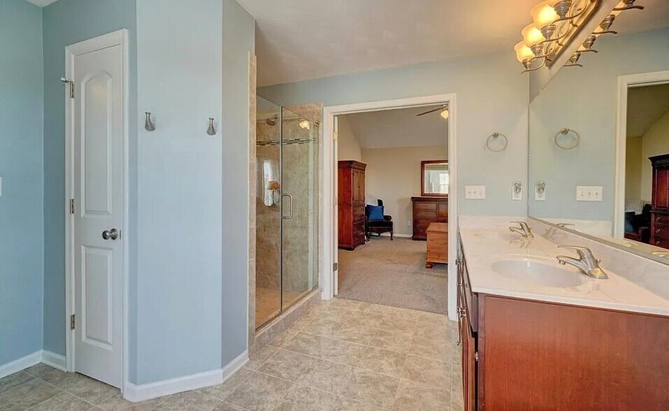 Building Photo - 561 Graphite Trl