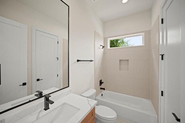 Building Photo - 4703 Oats St