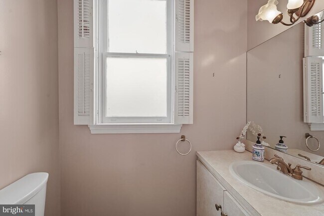 Building Photo - 5602 39th St NW