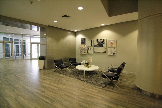 Building Photo - 1750 N Bayshore Dr