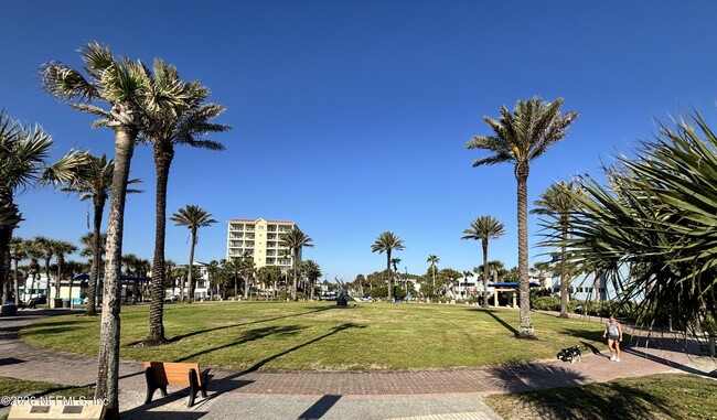 Building Photo - 221 6th St S