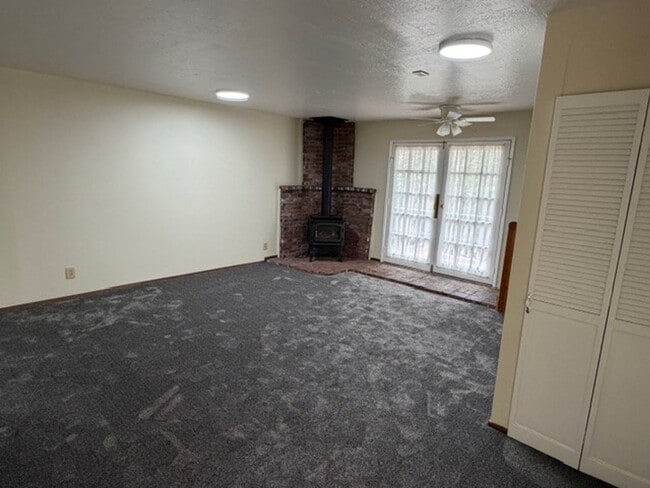 Building Photo - 22868 Black Hawk Dr