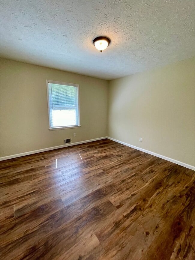 Building Photo - Beautiful newly remodeled home on over 3 a...