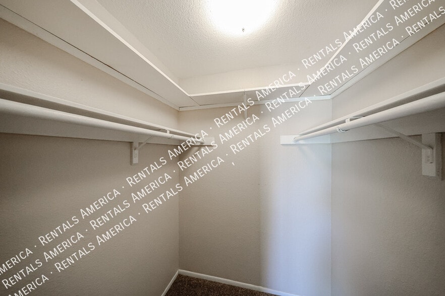 Building Photo - 4555 W Continental Dr