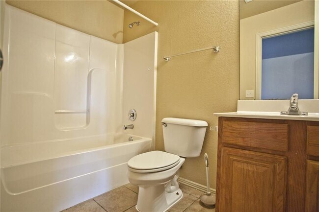 Building Photo - 3014 S B St