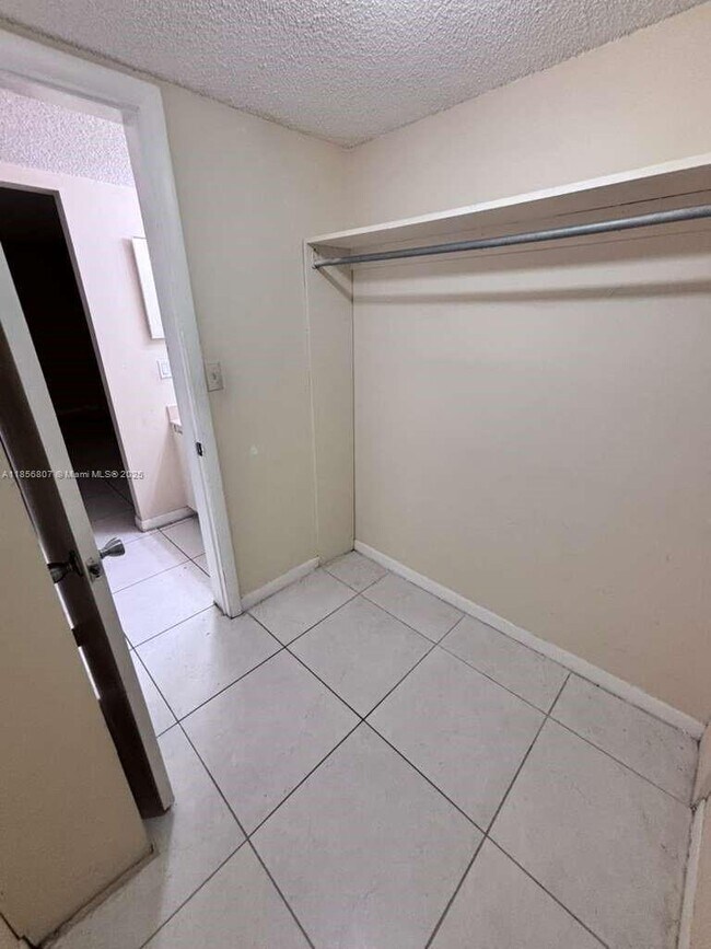 Building Photo - 430 Commodore Dr