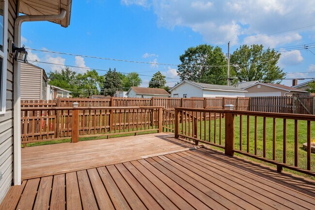 Building Photo - For the Big Dawgs