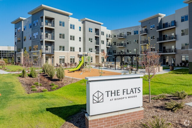 Building Photo - The Flats at Bishop's Woods