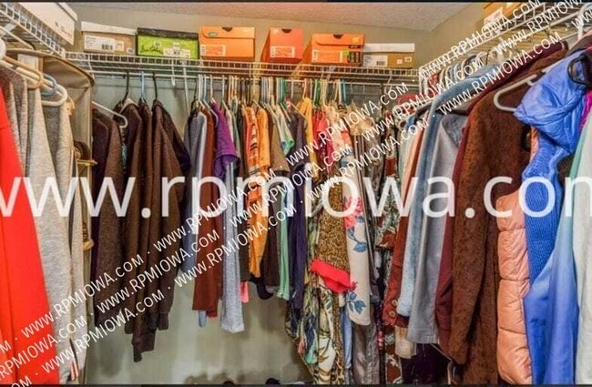 Building Photo - 3204 SW Sharmin Ln