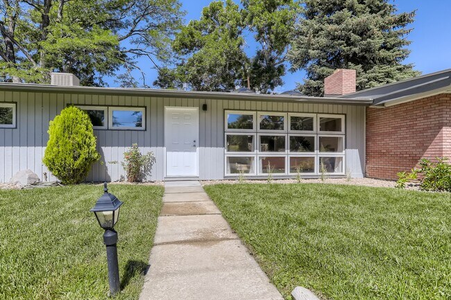 Building Photo - 2565 Teller St