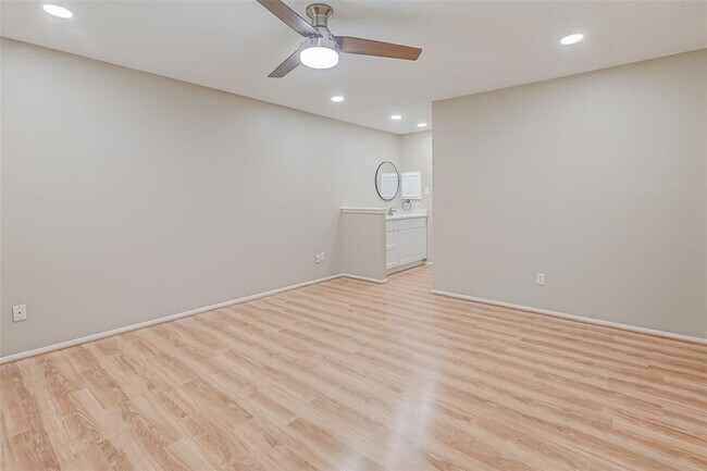 Building Photo - 2302 Brook View Ln