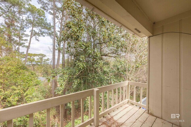 Building Photo - 600 Cheshire Ln