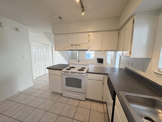 Building Photo - 2507 Golden Park Ln