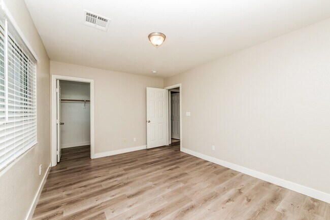 Building Photo - 3732 Gallowtree Ave