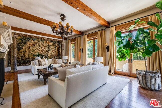 Building Photo - 1550 Amalfi Dr
