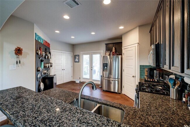 Building Photo - 2101 Rivers Edge Way