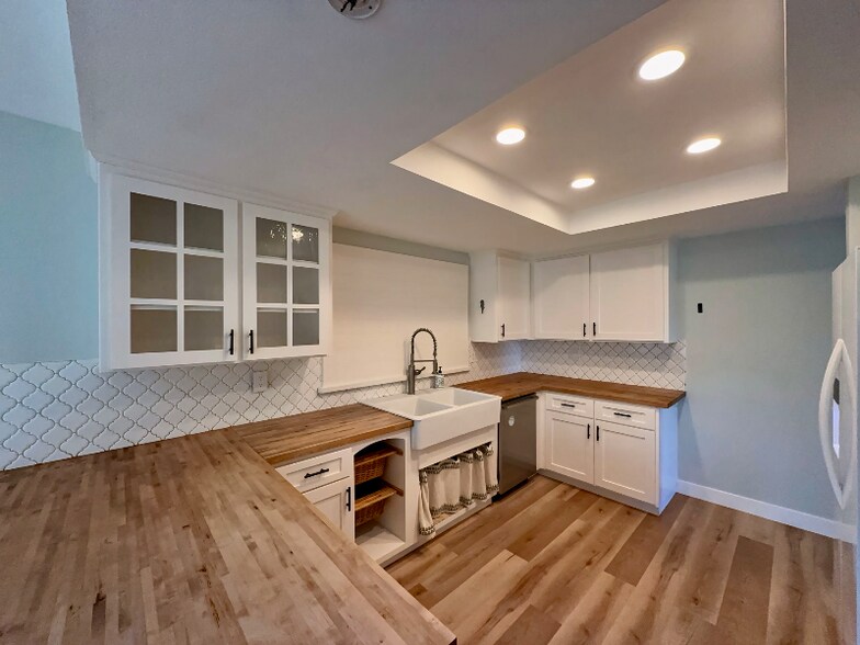 Building Photo - 942 Ruby Dr