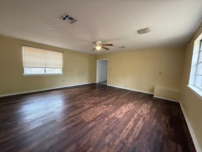 Building Photo - Room To Stretch