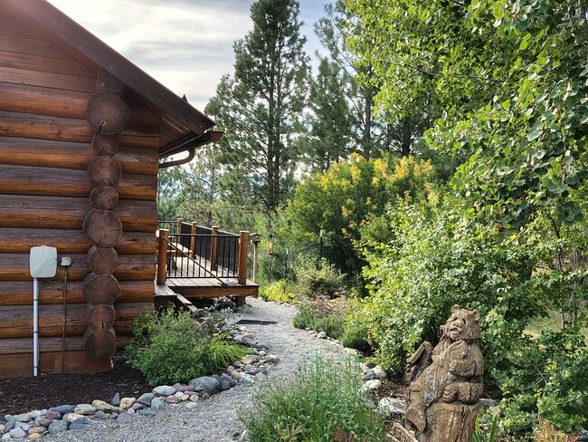Building Photo - Therault Lake Log Home