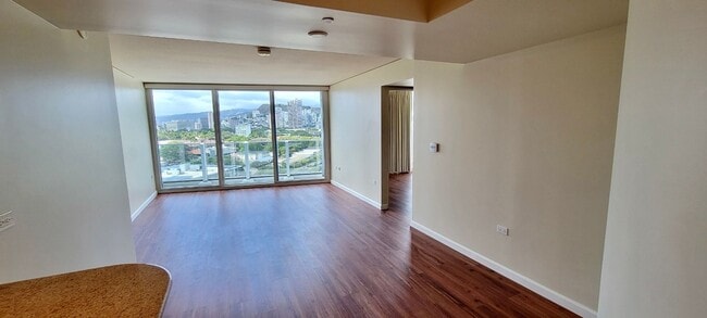 Building Photo - MOANA PACIFIC 2 BEDROOM! NEW WOOD FLOORS!