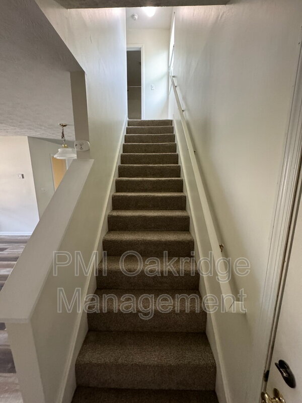 Building Photo - 120 Heather Rd