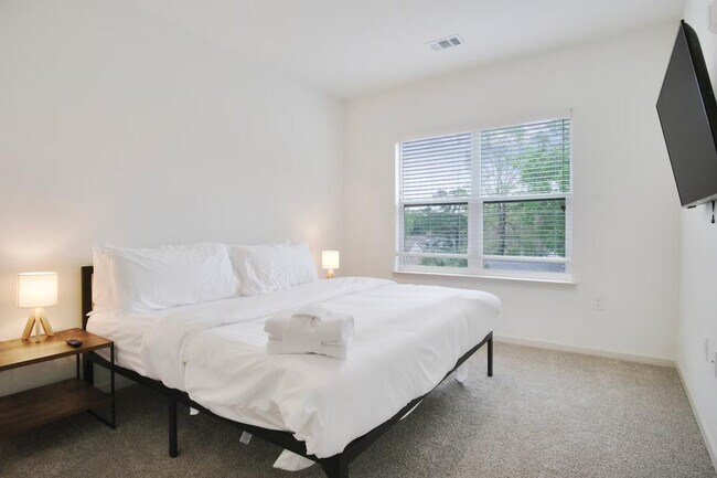 Building Photo - 8325 Coventry Ct