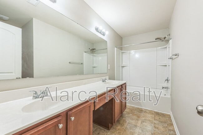 Building Photo - 861 Plaza Walk Dr