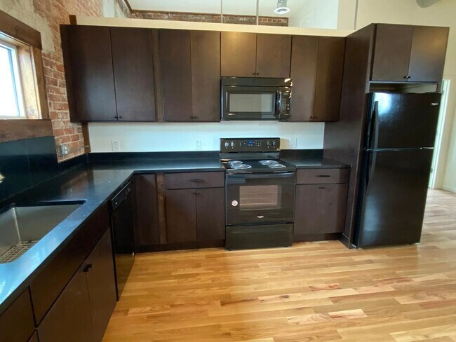 Building Photo - 114 E Harrison St