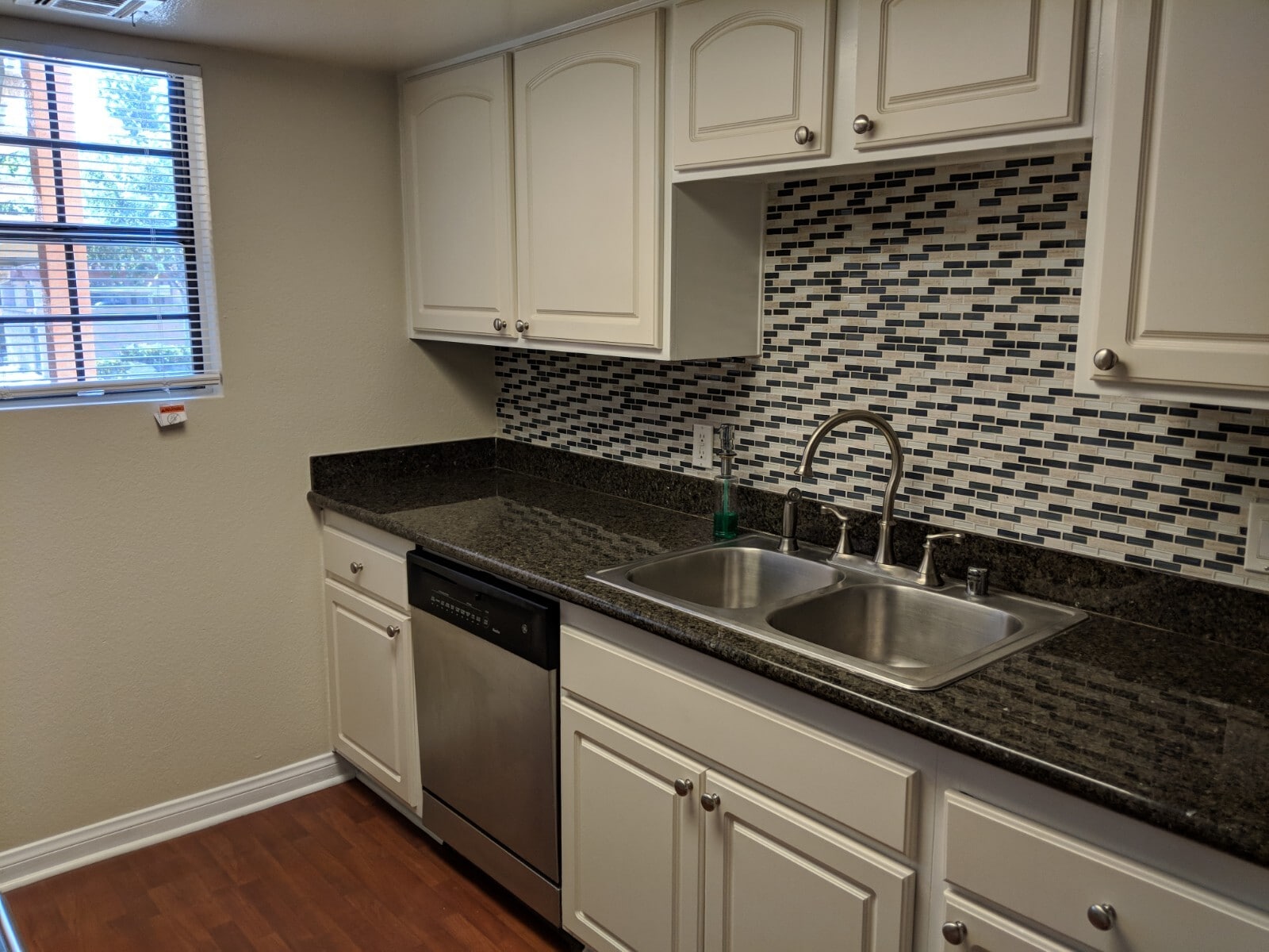 Building Photo - 12063 Alta Carmel Ct