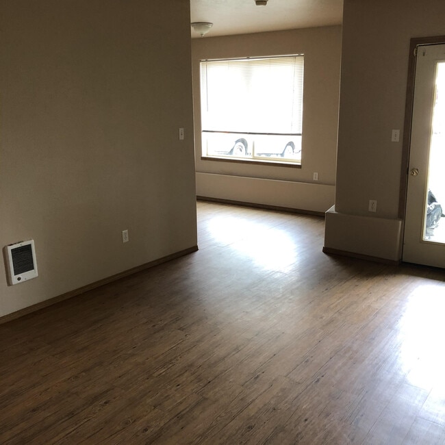 Building Photo - 255 SE 3rd St