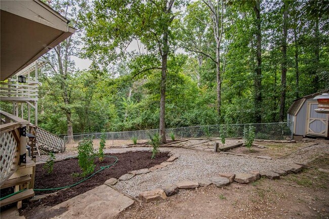 Building Photo - 41 Gore Ln