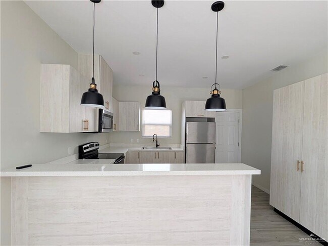 Building Photo - 14 S McColl Rd