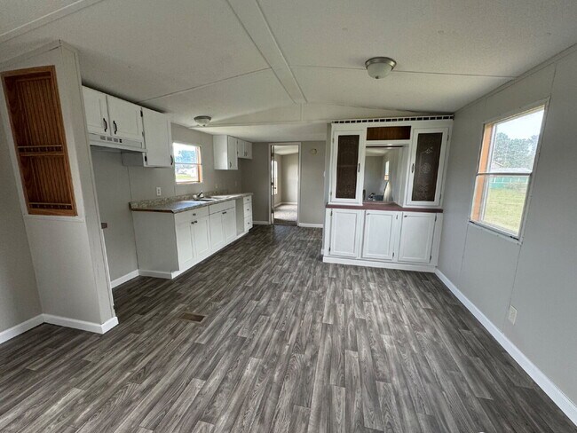 Building Photo - 3 BR | 2 BA Mobile Home in Pikeville *Trash Pick-Up Included*