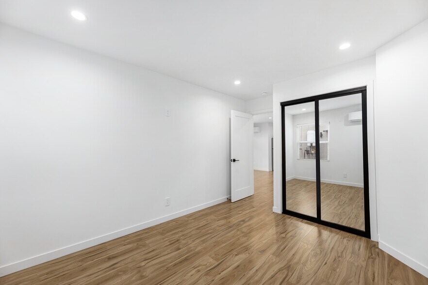 Building Photo - 738 S Stanley Ave