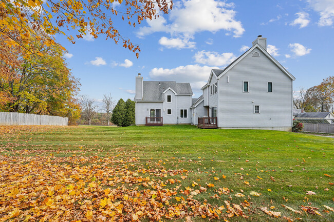 Building Photo - 8 Eastbrook Heights