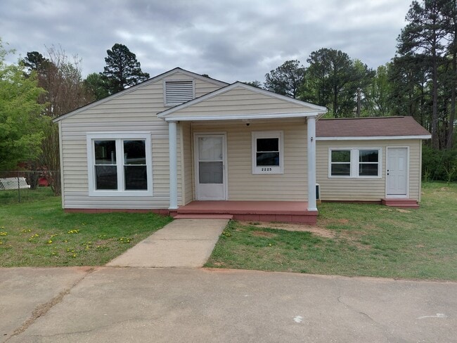 Building Photo - 2225 Old Georgia Hwy