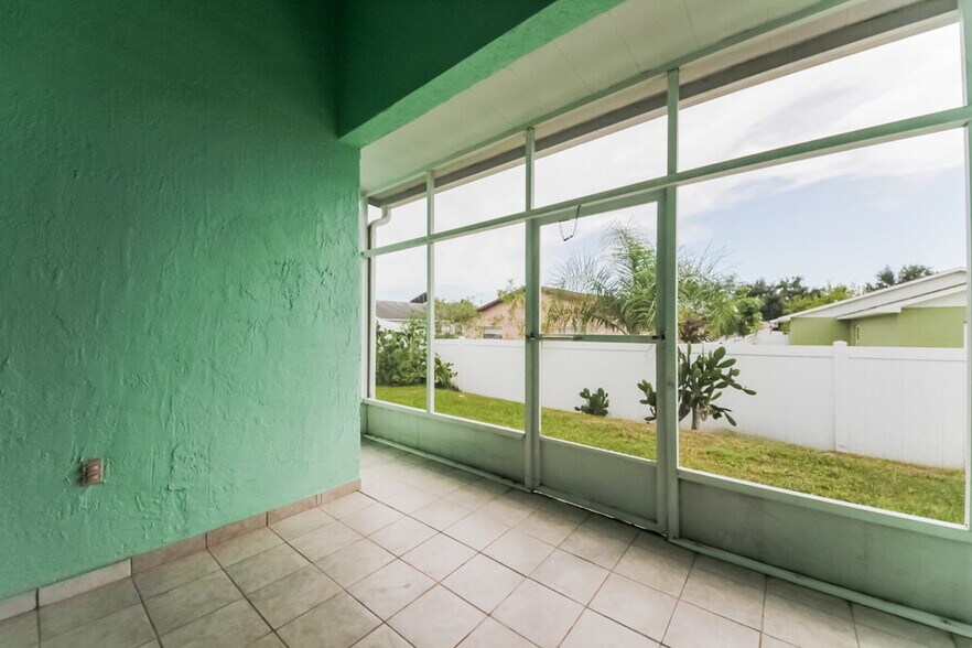 Building Photo - 1340 Sierra Cir