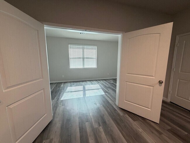 Building Photo - 25419 Grotto Falls Ln