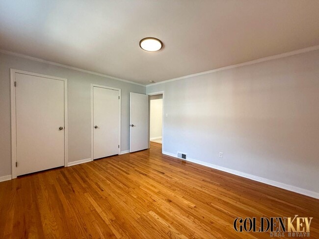 Building Photo - 2082 Vernier Rd