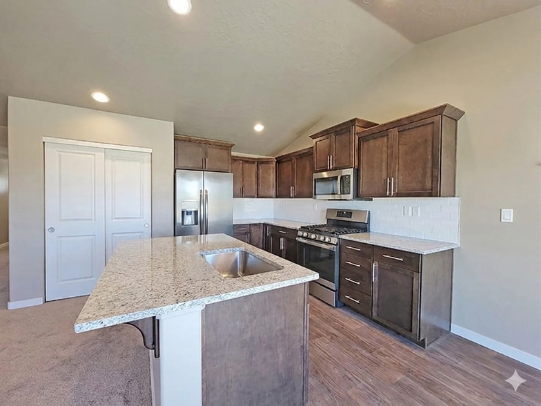 Kitchen - 1096 N Ryde Ave