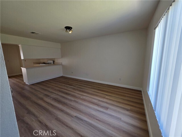 Building Photo - 928 N Vicentia Ave