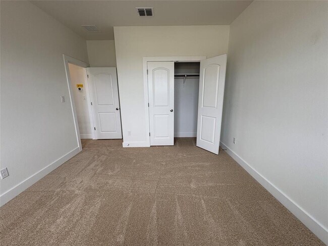 Building Photo - 400 Treadwell Ln