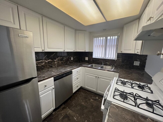 Building Photo - 2140 Via Robles