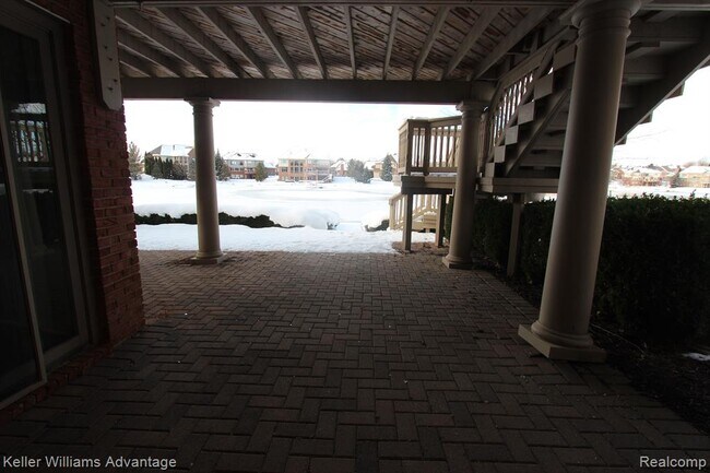 Building Photo - 18547 Clairmont Cir E